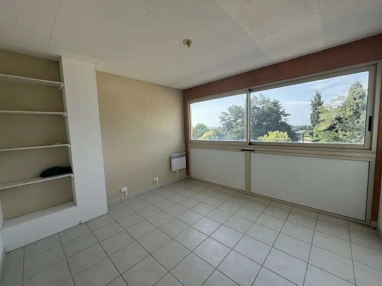 Bureau dans Saint-Rémy-de-Provence à louer - Photo de l’immeuble – Image 3 sur 4