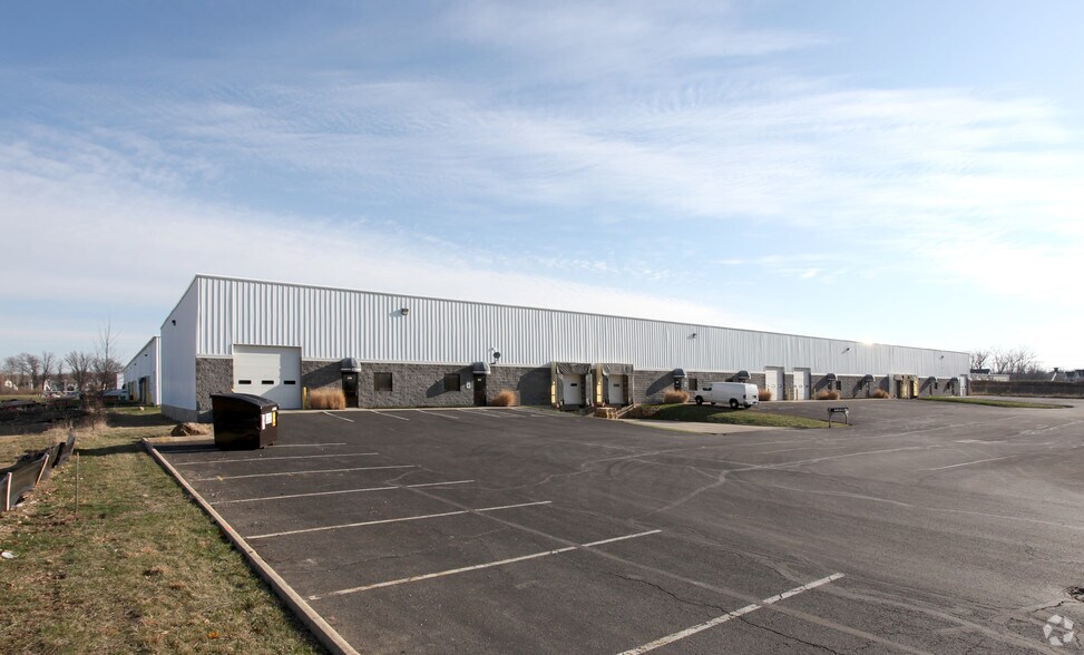 250-278 Business Center Dr, Blacklick, OH à vendre - Photo principale – Image 2 sur 16