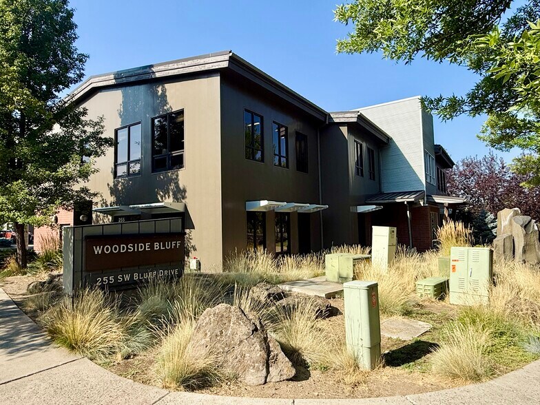 255 SW Bluff Dr, Bend, OR à vendre - Photo de l’immeuble – Image 3 sur 12