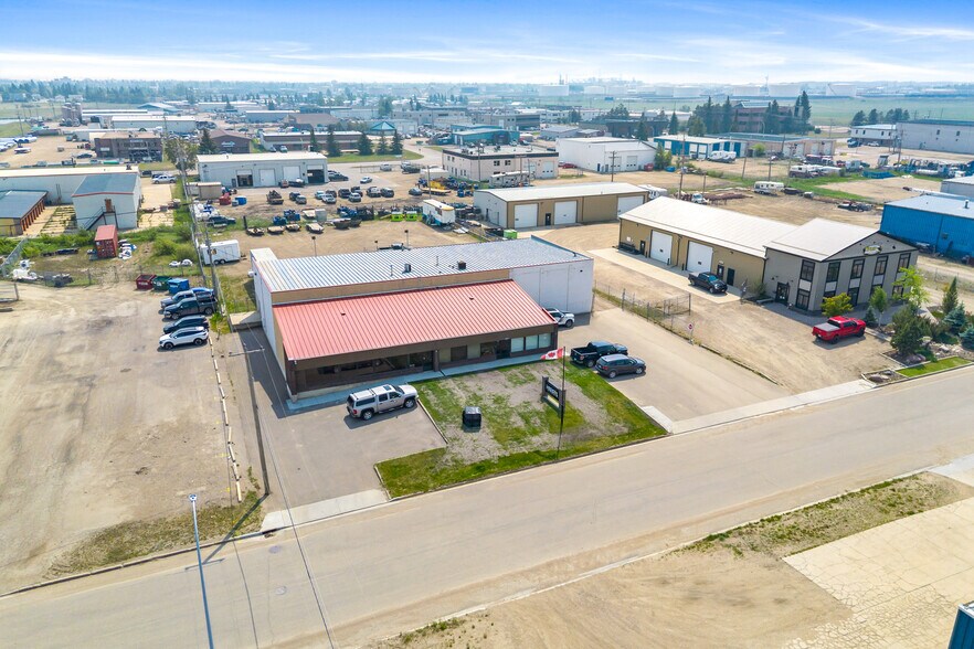 5201A 63 St, Lloydminster, AB à louer - Photo principale – Image 1 sur 8