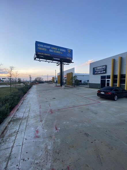 3111 IH 30, Dallas, TX à louer - Photo de l’immeuble – Image 3 sur 56