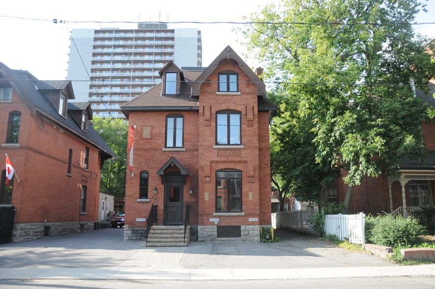 427 Gilmour St, Ottawa, ON à vendre - Photo de l’immeuble – Image 2 sur 5