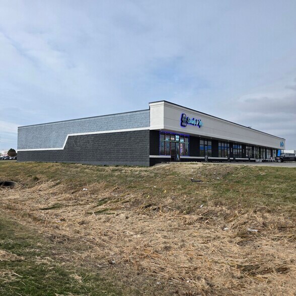 1006 Jc Pky, Bloomington, IL à louer - Photo de l’immeuble – Image 3 sur 4