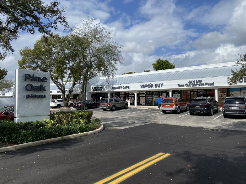 8901-8933 W Oakland Park Blvd, Sunrise, FL à louer - Photo de l’immeuble – Image 1 sur 3