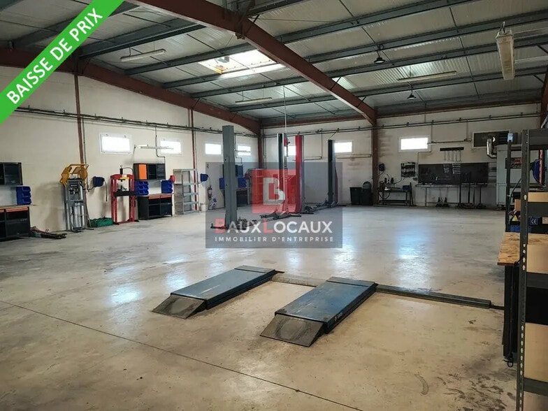 Local d’activités dans Eyragues à louer - Photo de l’immeuble – Image 3 sur 14