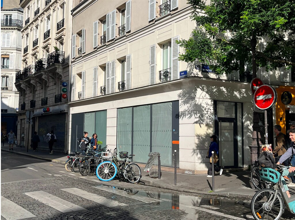 Local commercial dans Paris à louer Photo de l’immeuble– Image 1 sur 4
