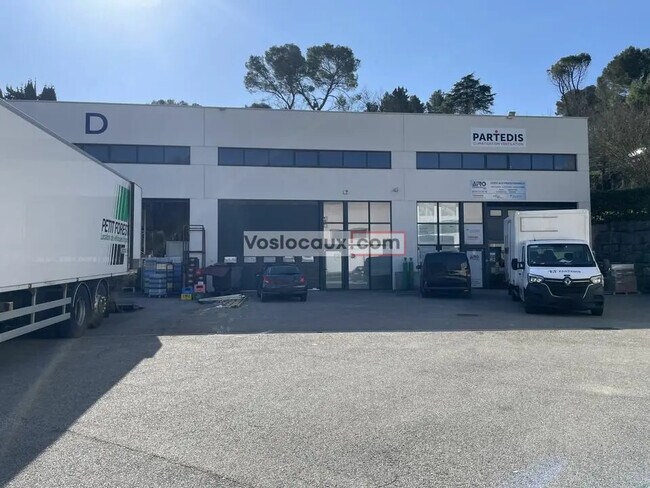 Plus de détails pour Local d'activités à louer