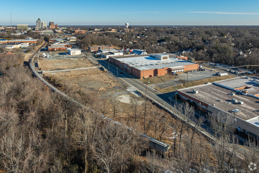 1100 S Elm St, Greensboro, NC à louer - Photo principale – Image 1 sur 10