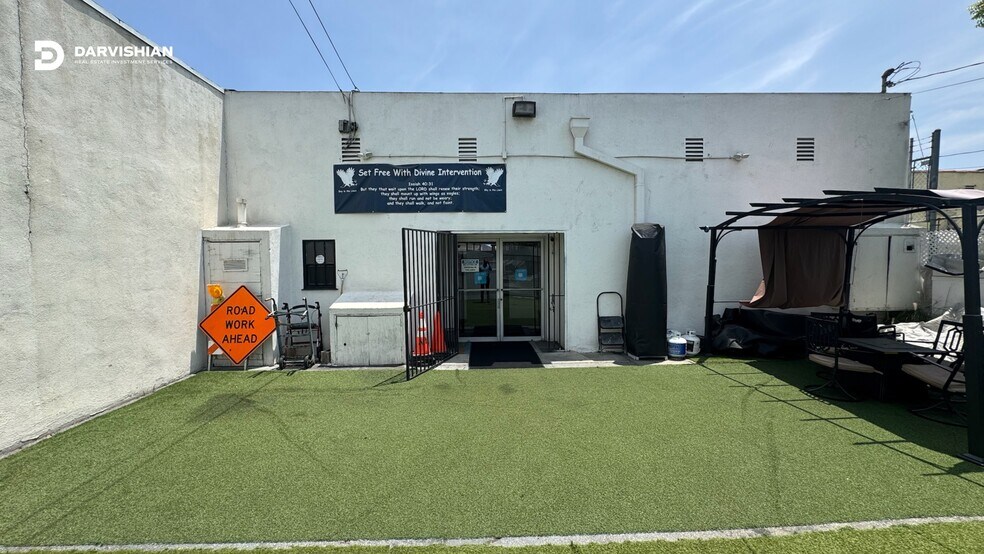 5723 Atlantic Ave, Long Beach, CA à louer - Photo de l’immeuble – Image 2 sur 10