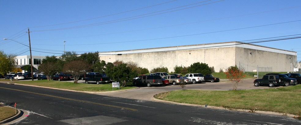 3830 Promontory Point Dr, Austin, TX à louer - Photo de l’immeuble – Image 2 sur 11