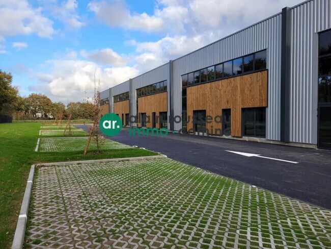 Plus de détails pour Local d’activités à vendre