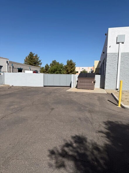 1325 W Harwell Rd, Gilbert, AZ à louer - Photo de l’immeuble – Image 2 sur 5