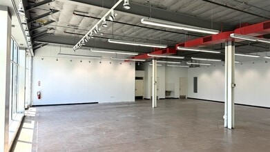 135-137 N Broadway, Hicksville, NY à louer Photo intérieure– Image 1 sur 3