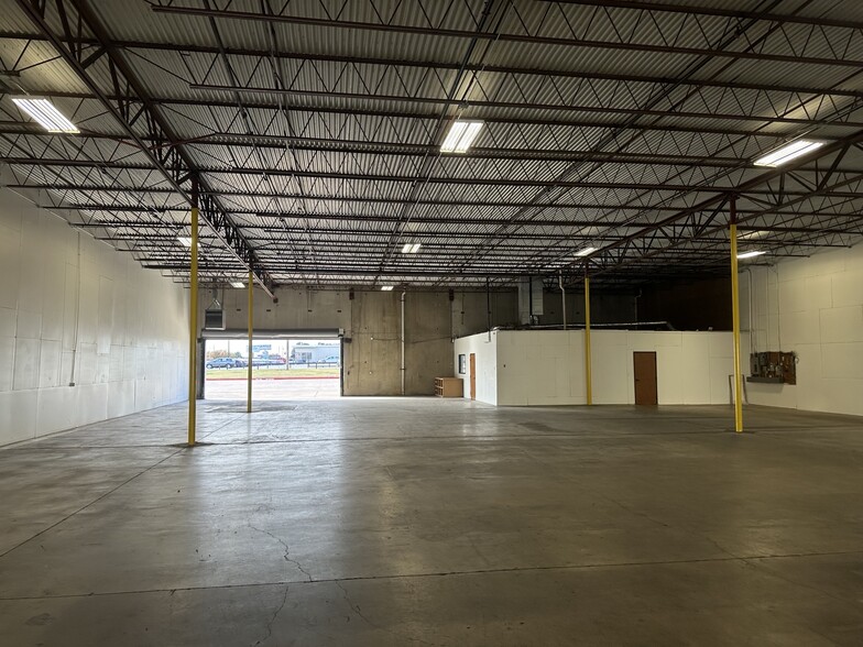 2618 W Pioneer Pky, Grand Prairie, TX à louer - Photo de l’immeuble – Image 3 sur 7