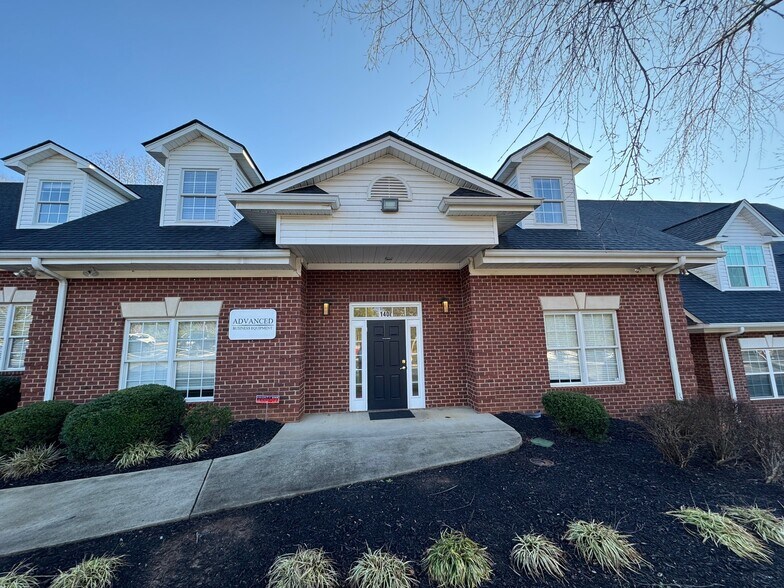 140 Bridges Rd, Mauldin, SC à louer - Photo de l’immeuble – Image 1 sur 7