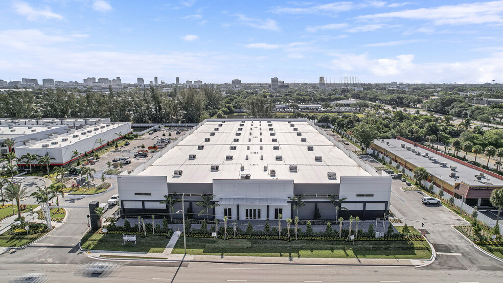 1114 N Congress Ave, West Palm Beach, FL à vendre - Photo de l’immeuble – Image 3 sur 15