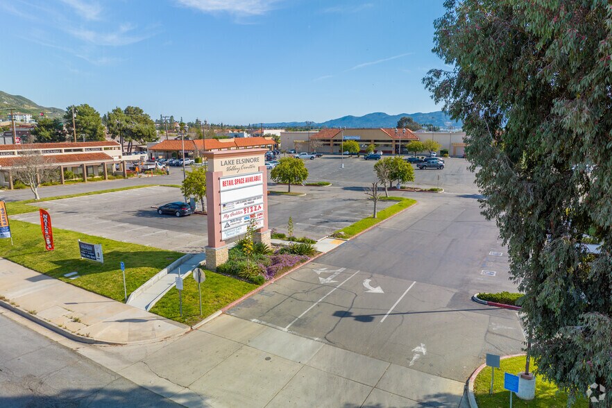 2495-2505 E Lakeshore Dr, Lake Elsinore, CA à louer - Photo de l’immeuble – Image 1 sur 7
