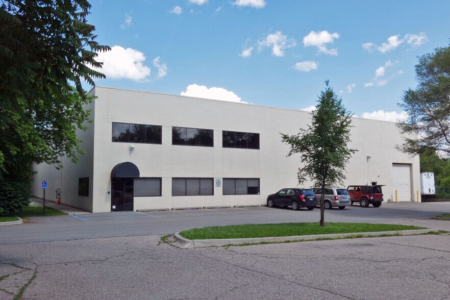 2181 Greer Blvd, Sylvan Lake, MI à louer - Photo de l’immeuble – Image 1 sur 1