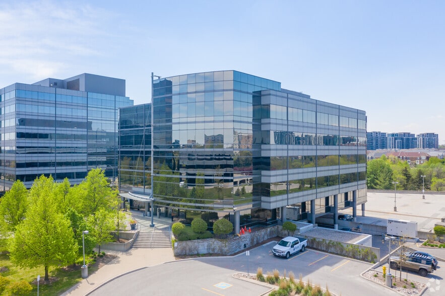 165 Commerce Valley Dr W, Markham, ON à louer - Photo de l’immeuble – Image 3 sur 7