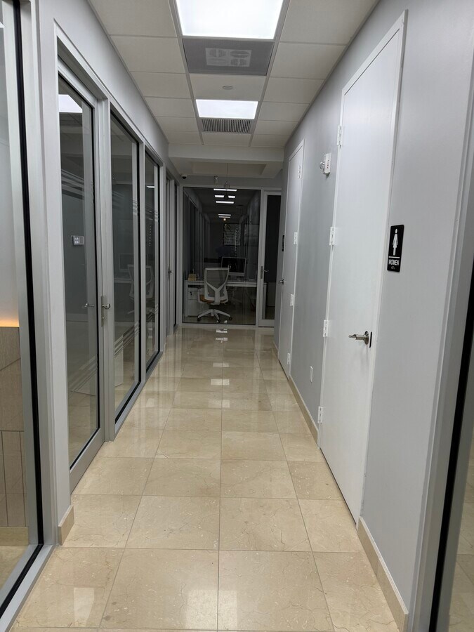 7950 NW 53rd St, Doral, FL 33166 - Lot 133-139 - - Photo intérieure - Image 1 of 4