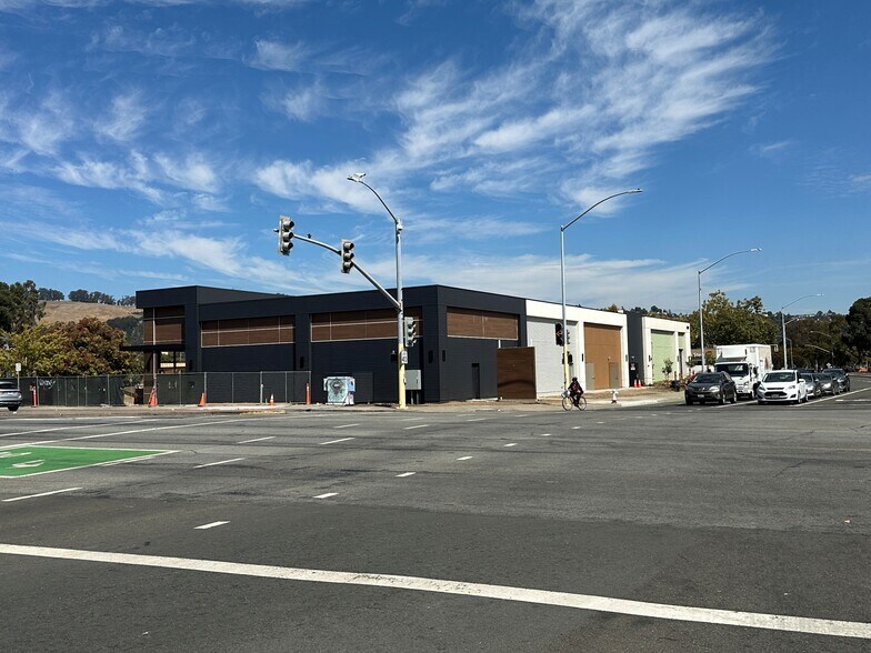 1300-1380 Fairmont Dr, San Leandro, CA à louer - Photo de l’immeuble – Image 2 sur 9
