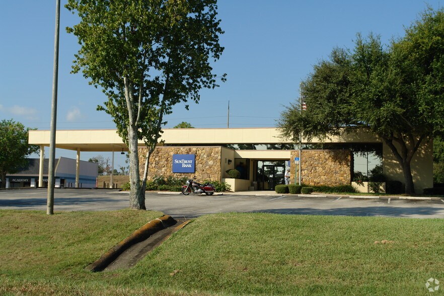 892 Deltona Blvd, Deltona, FL à vendre - Photo principale – Image 1 sur 18