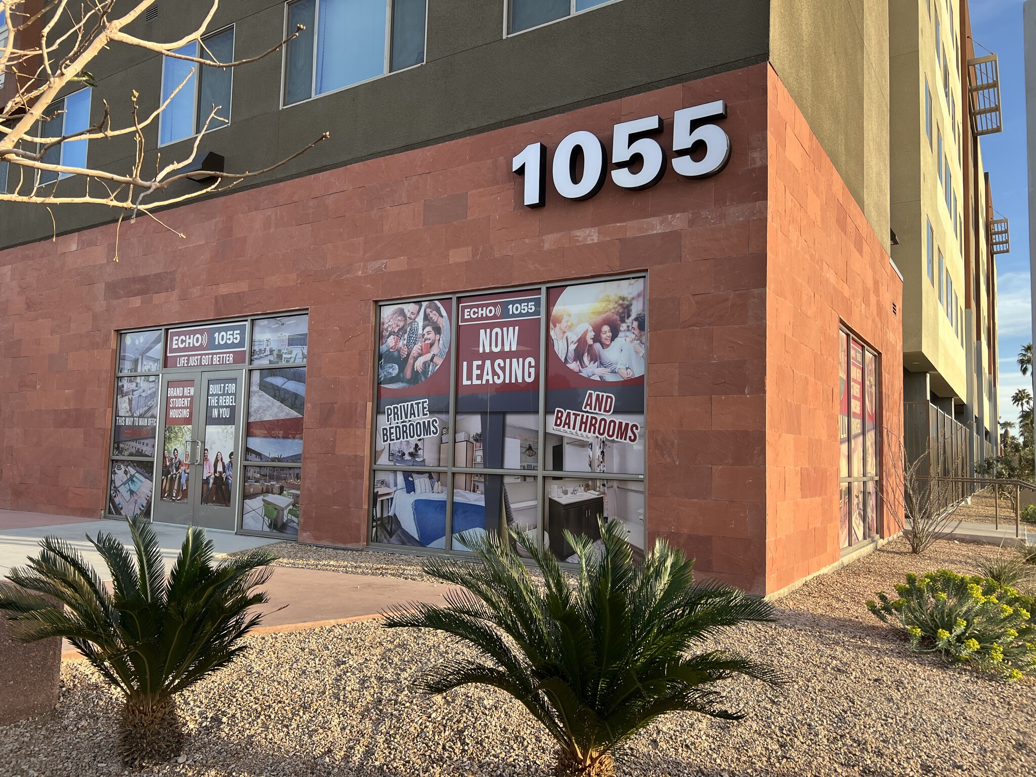 1055 E Tropicana Ave, Las Vegas, NV à louer Photo de l’immeuble– Image 1 sur 5