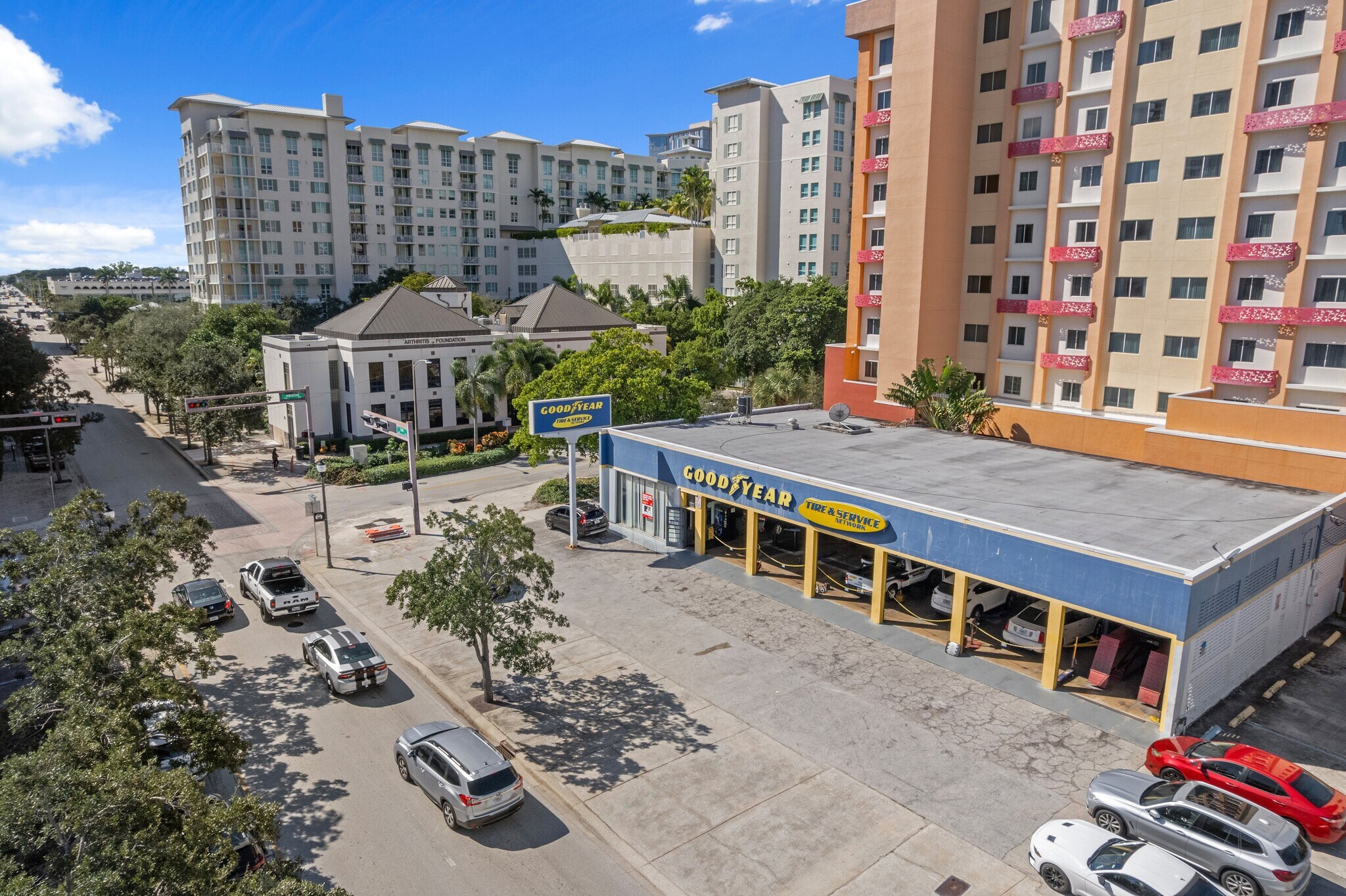 515 S Dixie Hwy, West Palm Beach, FL à vendre Photo de l’immeuble– Image 1 sur 8