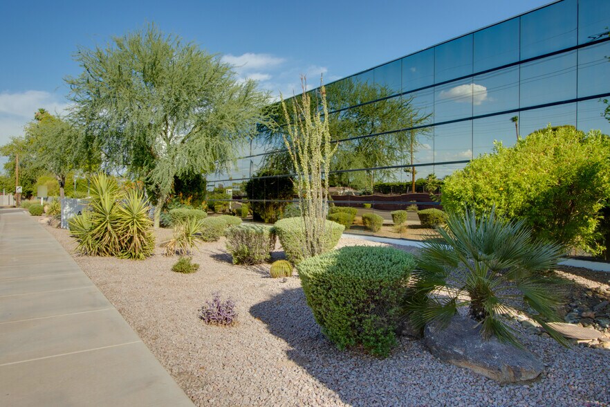6155 E Indian School Rd, Scottsdale, AZ à louer - Photo principale – Image 1 sur 14