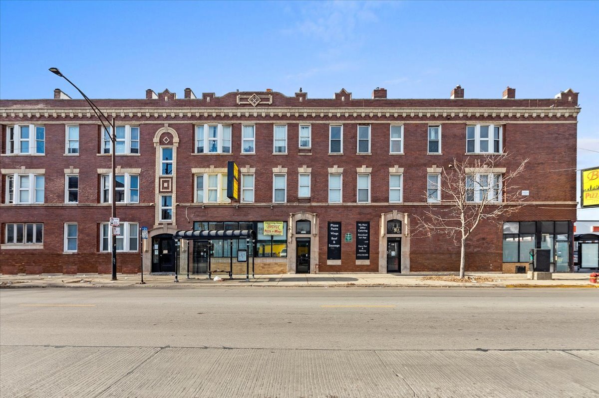 1948 N Kimball Ave, Chicago, IL à louer Photo principale– Image 1 sur 17