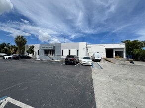 6250 NW 27th Way, Fort Lauderdale, FL à louer Photo de l’immeuble– Image 1 sur 4