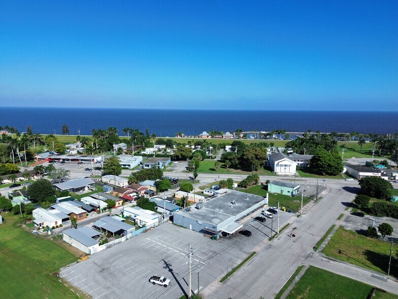 181 Rardin Ave, Pahokee, FL à vendre - Photo de l’immeuble – Image 2 sur 7