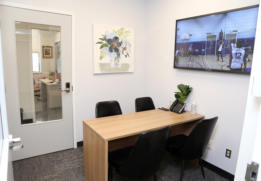 641 Sladen Ave, Ottawa, ON à louer - Photo de l’immeuble – Image 3 sur 7