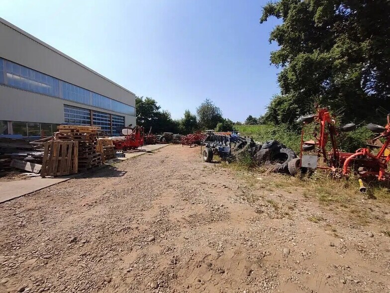 668 Route De La Côte Saint André, Villeneuve-de-Marc à louer - Photo de l’immeuble – Image 3 sur 4