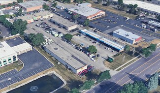 Plus de détails pour 2000 S Elmhurst Rd, Mount Prospect, IL - Local commercial à louer