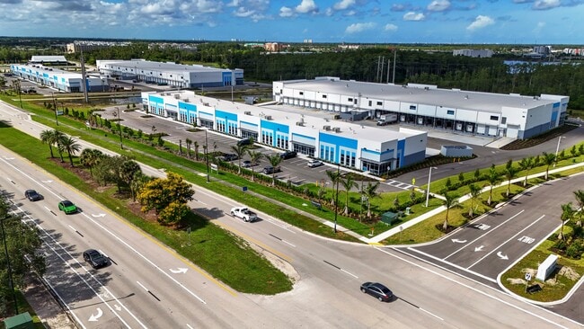 Plus de détails pour 16200 Ben Hill Griffin Pky, Fort Myers, FL - Bureau, Industriel/Logistique à louer