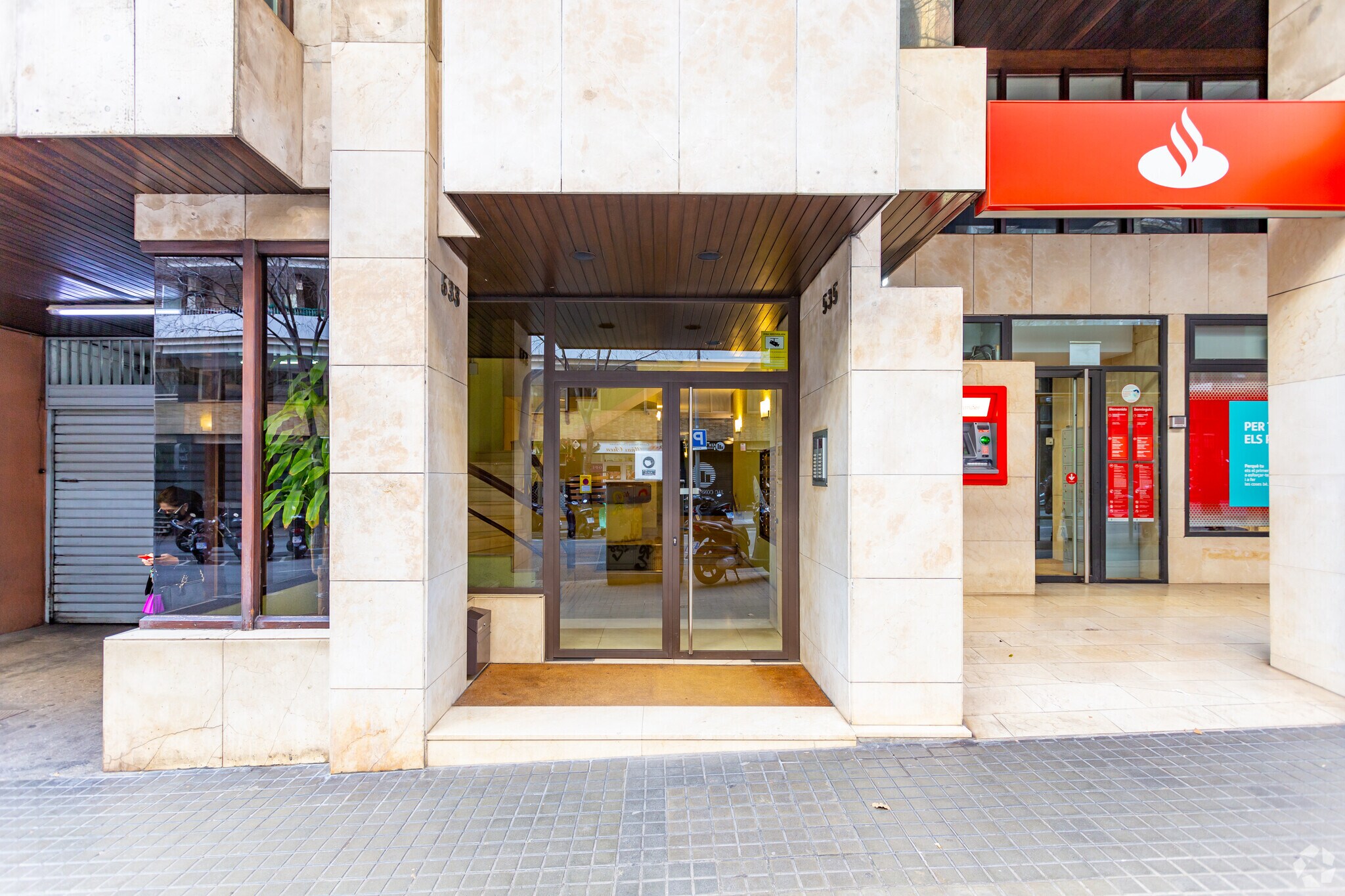 Local commercial dans Barcelone, Barcelona à louer Photo principale– Image 1 sur 2