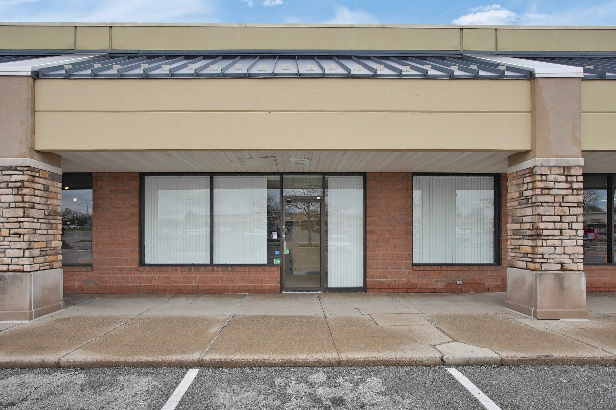 747-889 Bethel Rd, Columbus, OH à louer Photo de l’immeuble– Image 1 sur 13