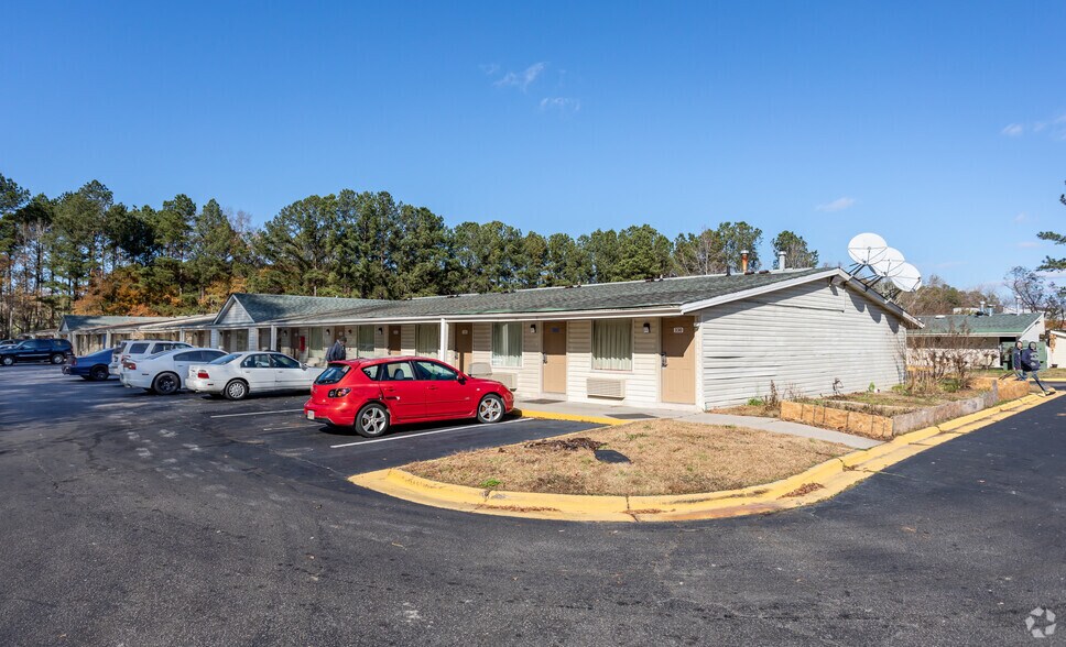 2076 Cedar Creek Rd, Fayetteville, NC à vendre - Photo de l’immeuble – Image 3 sur 5