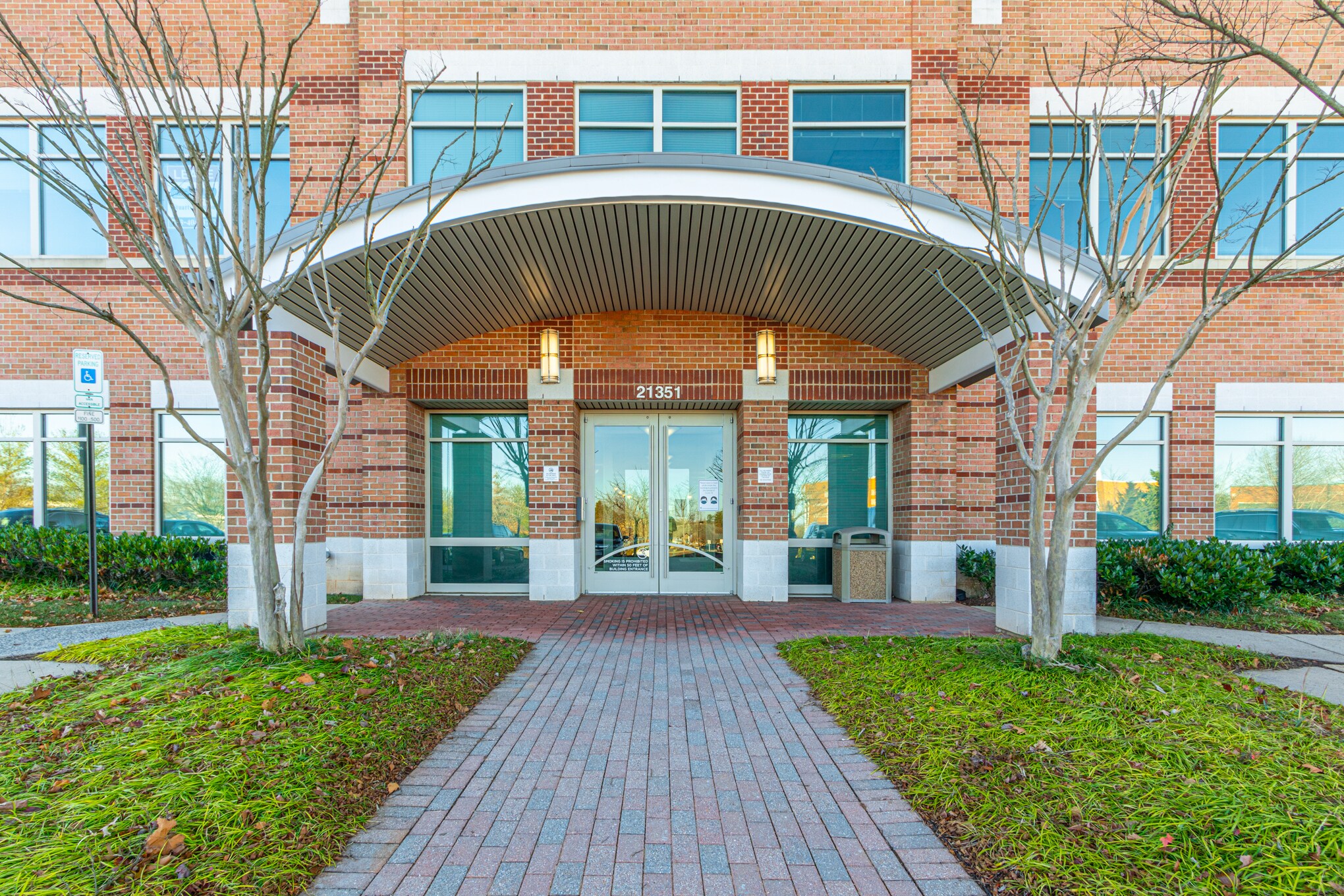 21351 Gentry Dr, Sterling, VA à vendre Photo principale– Image 1 sur 25