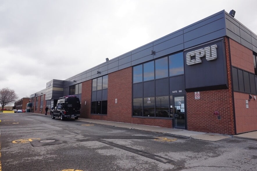 2323 Boul du Versant-Nord, Québec, QC à louer - Photo principale – Image 1 sur 4