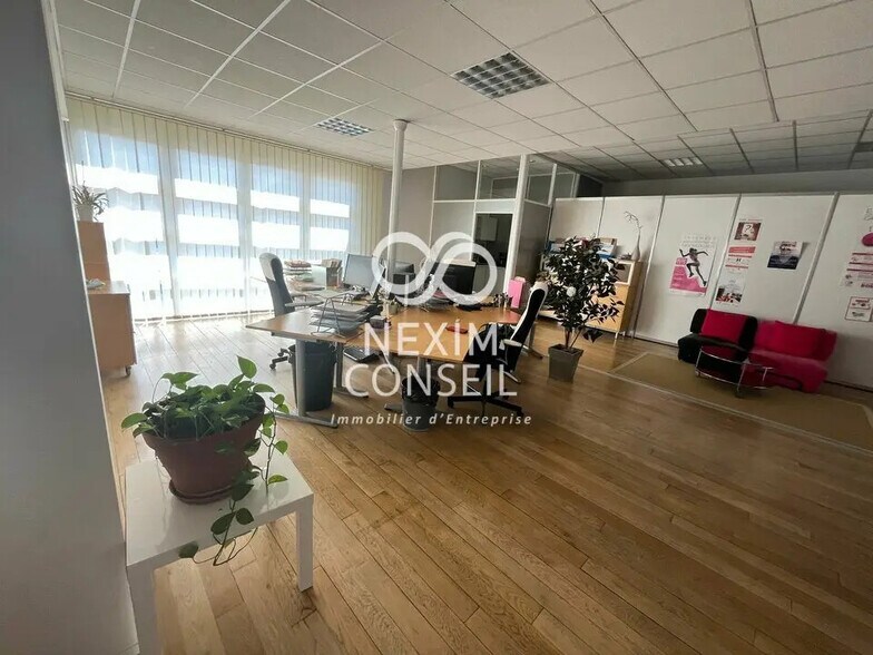Bureau dans Colombes à louer - Photo de l’immeuble – Image 3 sur 10