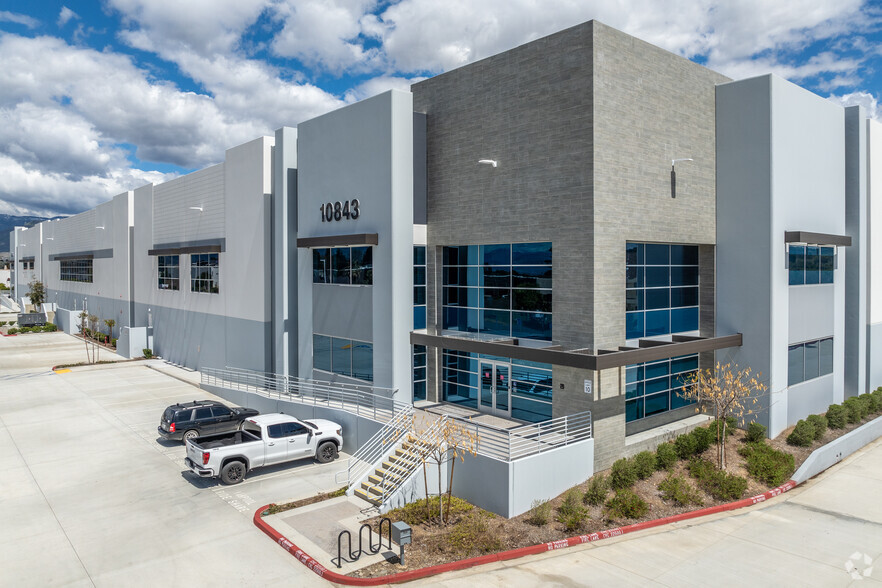 10843 New Jersey St, Redlands, CA à louer - Photo de l’immeuble – Image 2 sur 7