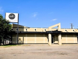 Plus de détails pour Grand Prairie Building with Parking Lot – à vendre, Grande Prairie, AB