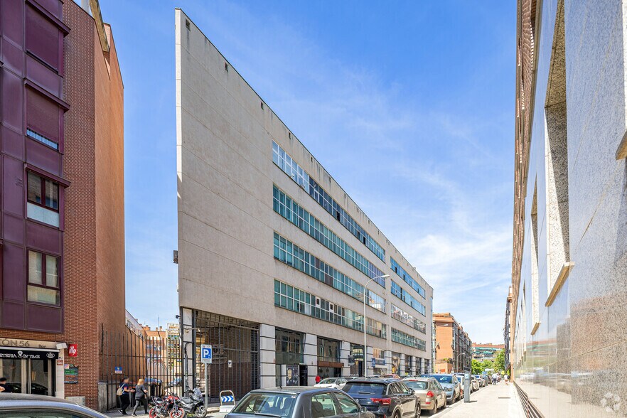 Calle de Tomás Bretón, Madrid, Madrid à vendre - Photo de l’immeuble – Image 3 sur 3