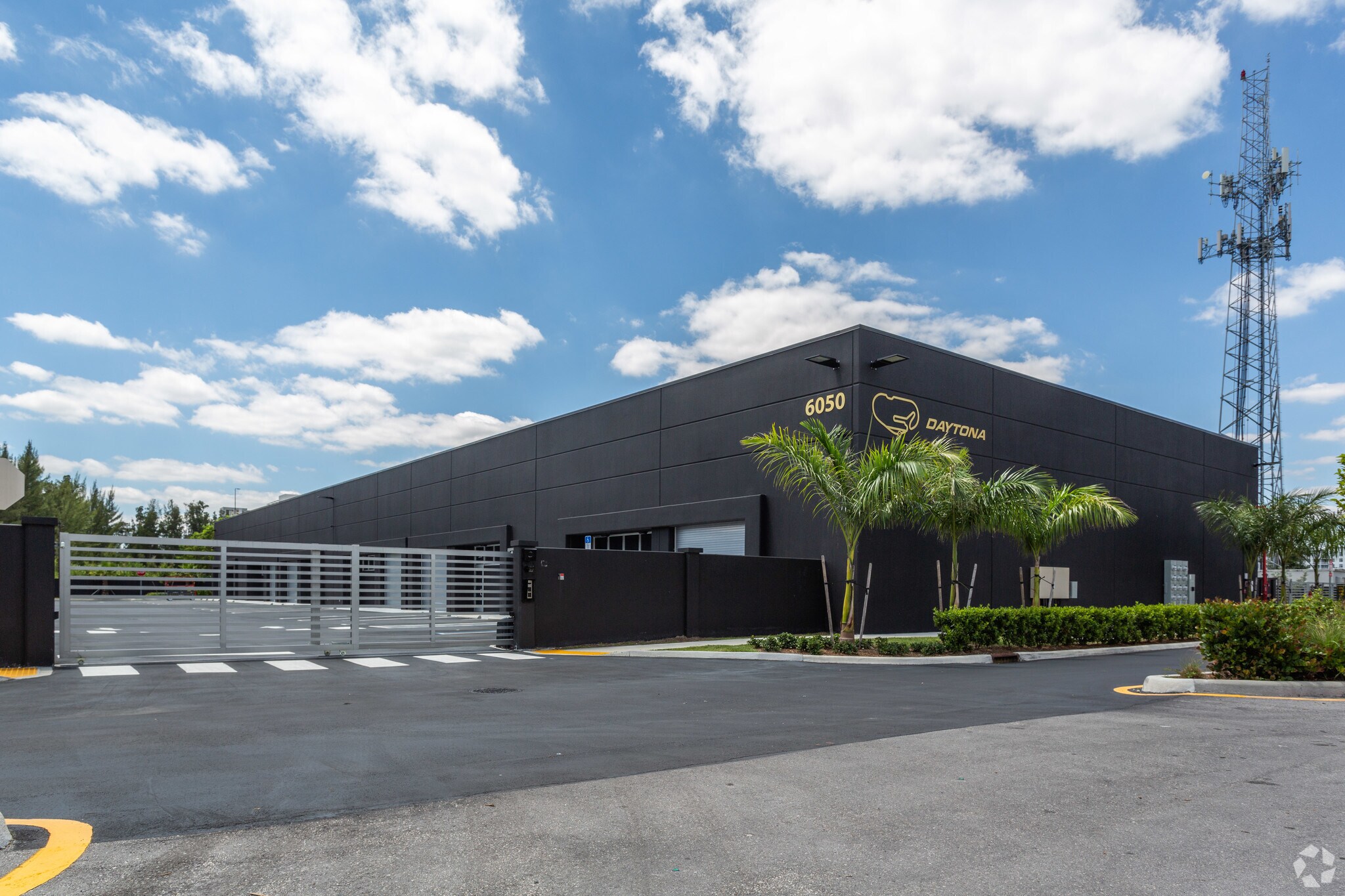 6050 NW 102nd Ave, Doral, FL à louer Photo principale– Image 1 sur 18