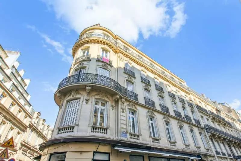 54 Rue De Ponthieu, Paris à louer - Photo de l’immeuble – Image 1 sur 14