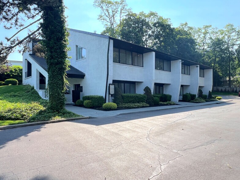 76 E Main St, Huntington, NY à louer - Photo de l’immeuble – Image 1 sur 18