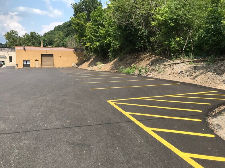 1371 Saw Mill Run Blvd, Pittsburgh, PA à vendre - Photo de l’immeuble – Image 3 sur 43