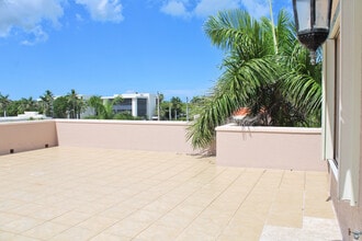 3060-3066 Tamiami Trl N, Naples, FL à louer Photo intérieure– Image 1 sur 5